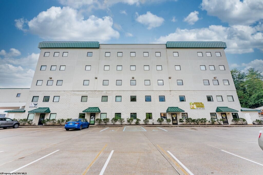 1331 PINEVIEW DRIVE1