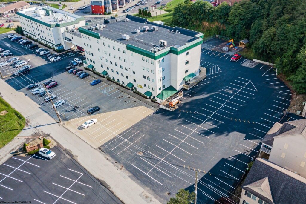 1331 PINEVIEW DRIVE3